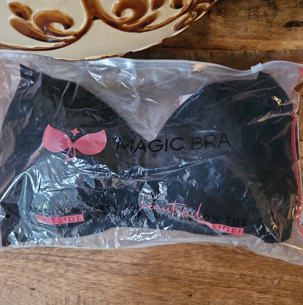NWT Black Padded Magic Bra